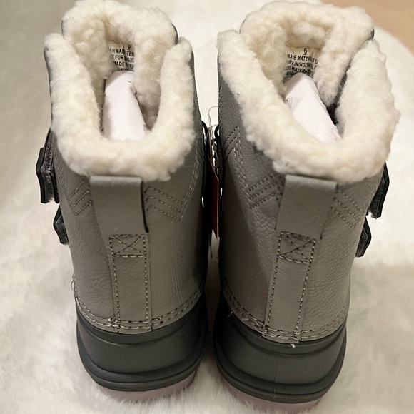 NEW Toddler winter boots, size 6 - Picture 2 of 7